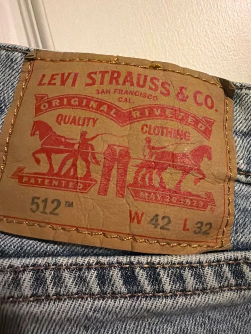 Levis 512 Mens Light Wash Distressed Tapered Jeans W42 L32